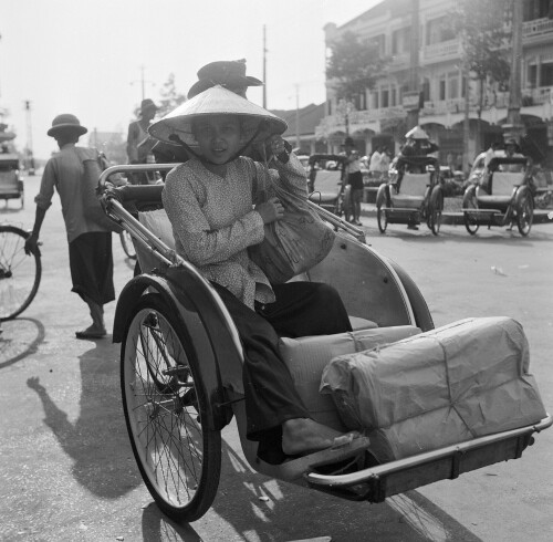 cholon-1956----pedicabs-on-the-road-connecting-saigon-with-cholon_16024497016_o.md.jpg