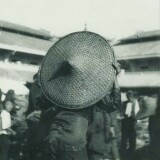 cochinchine---cholon-1930-1931---femme-portant-un-chapeau-chinois_31238760368_o
