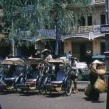 saigon-1950s---roadside-w-rickshaw-stores---dy-ph-pha-trc-ch-bnh-ty_23155851782_o