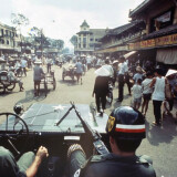 saigon-1968-by-larry-burrows-2---ch-bnh-ty-ng-thp-mi_39529946454_o