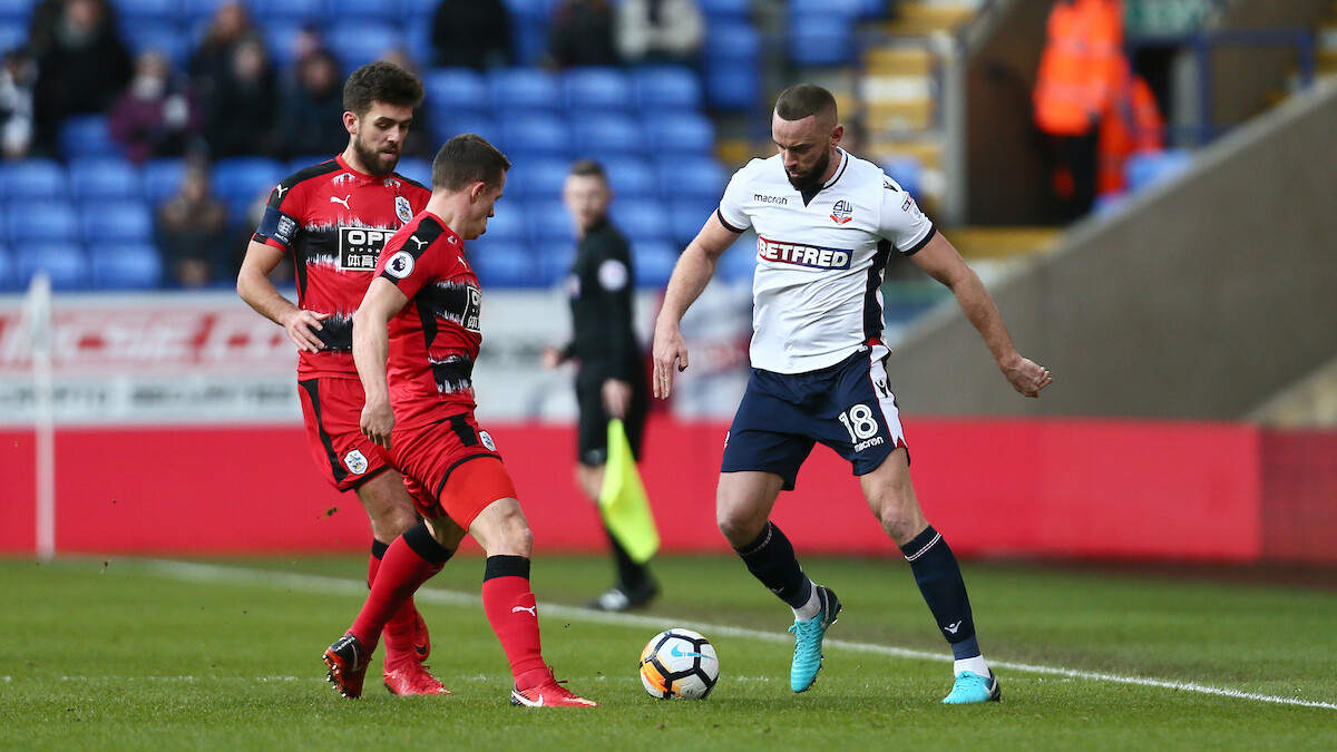Nhận định, soi kèo Huddersfield Town vs Bolton, 02h00 ngày 17/10
