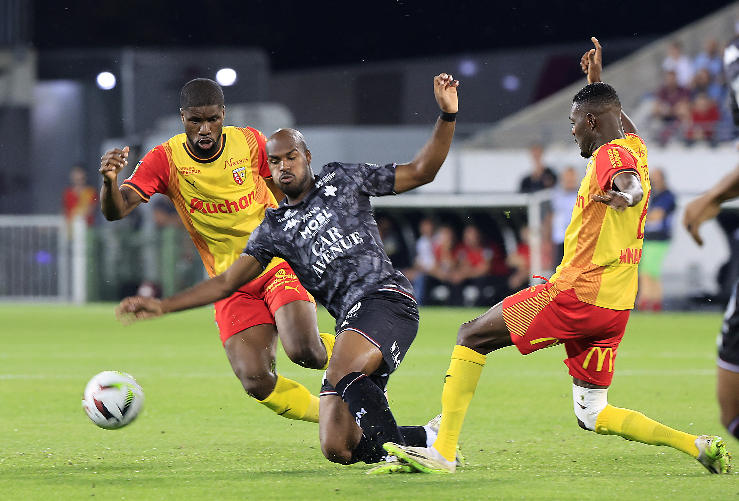 Nhận định, soi kèo RC Lens vs Metz, 21h00 ngày 8/3
